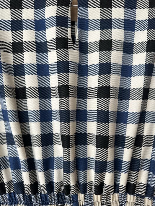 Рокля каре бяло и синьо