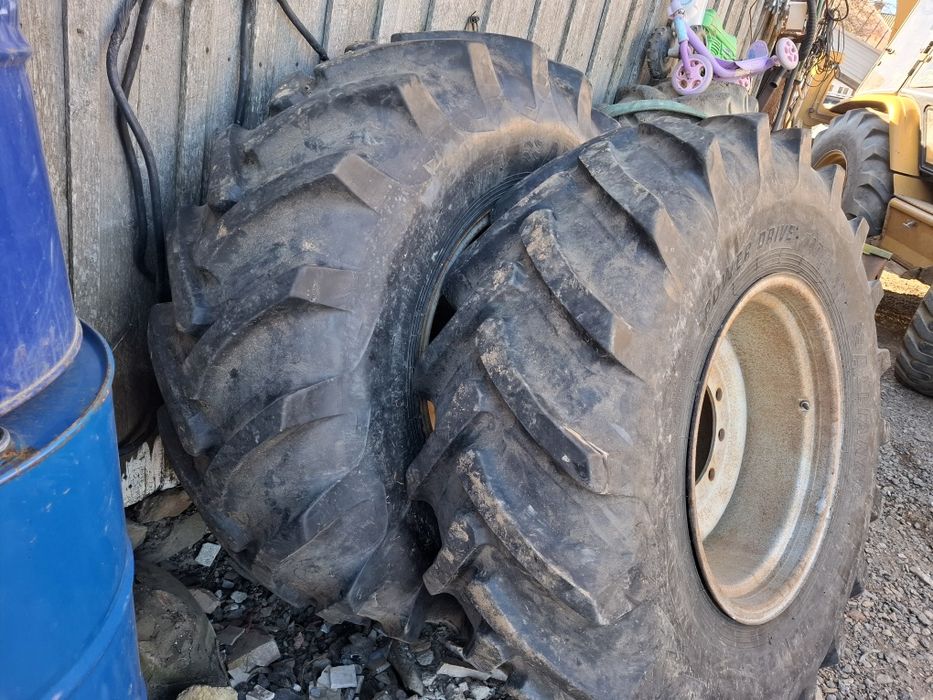 Cauciucuri cu janta 18.4 R26 pentru tractor Fend