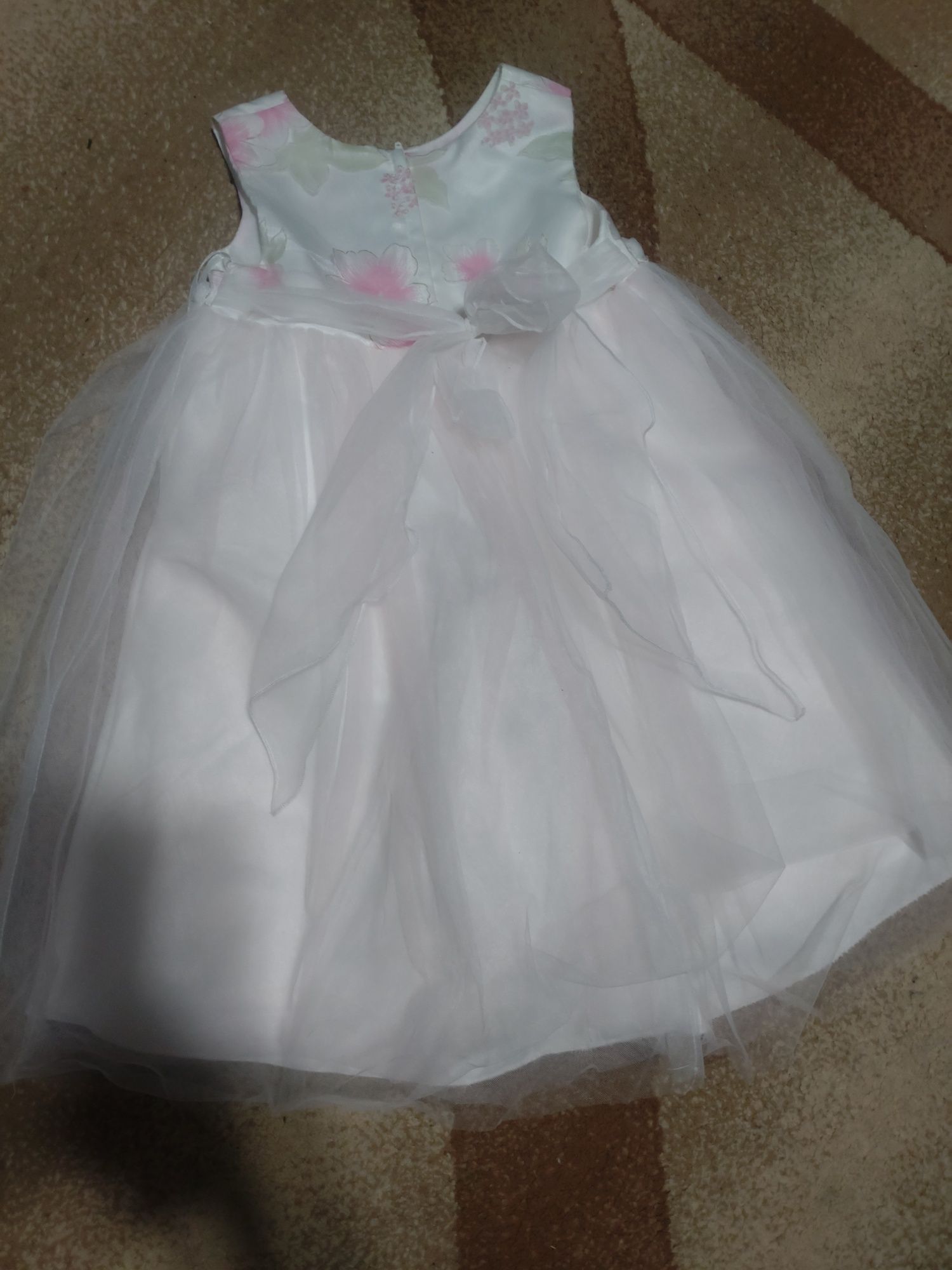 Платье на малышку 2-3 лет,новое,с биркой