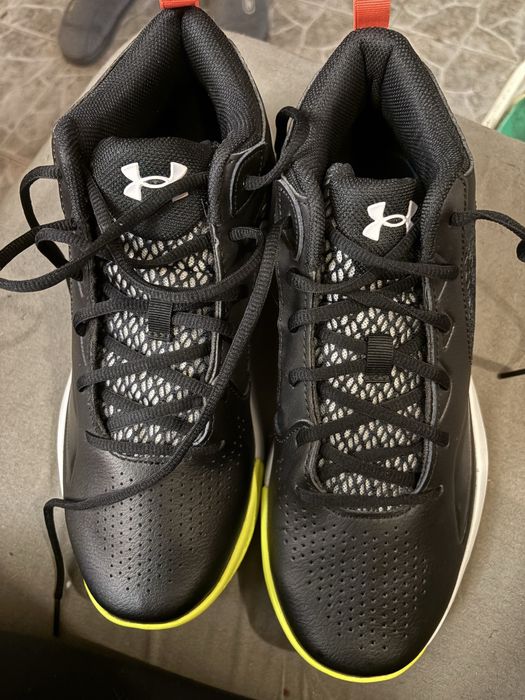 Оригинални маратонки Under Armour – размер US 10.5 / UK 8 / EUR 42.5