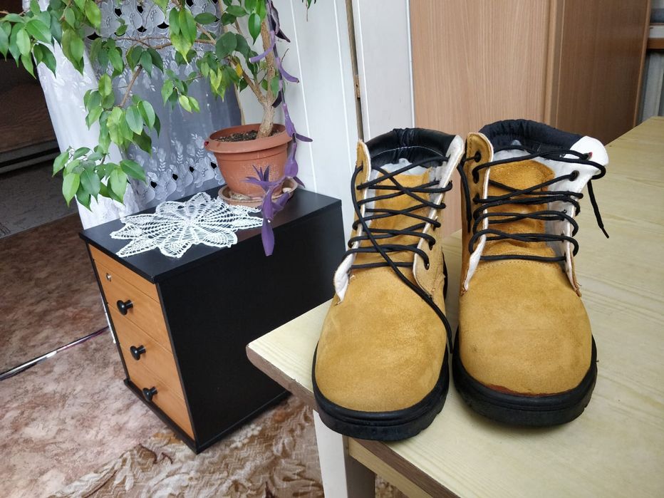 Продам новые ботинки 41размер