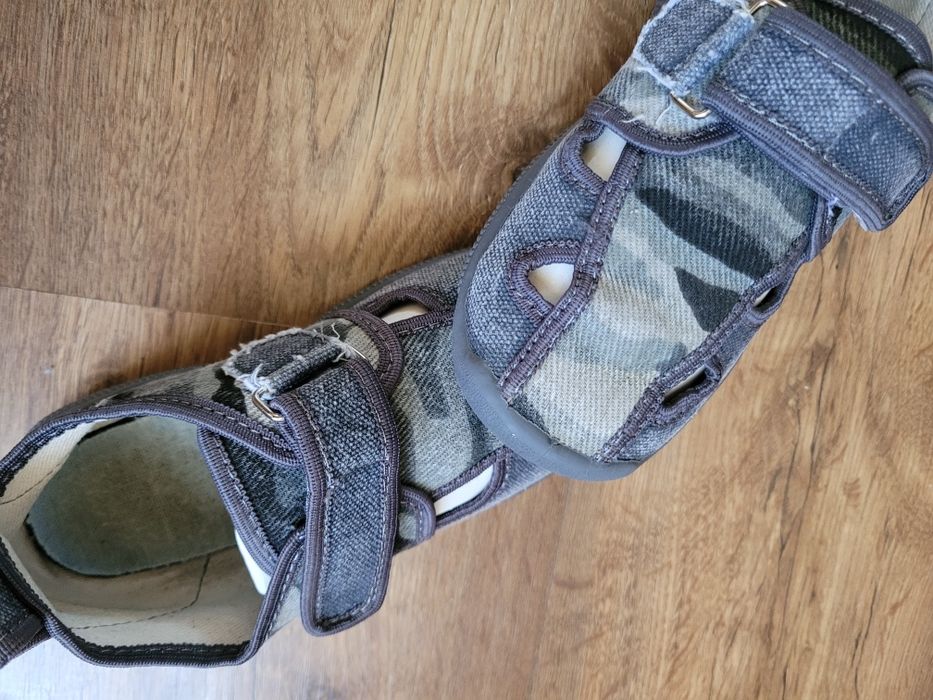 Sandale  baiat. Mărimea 33.       .