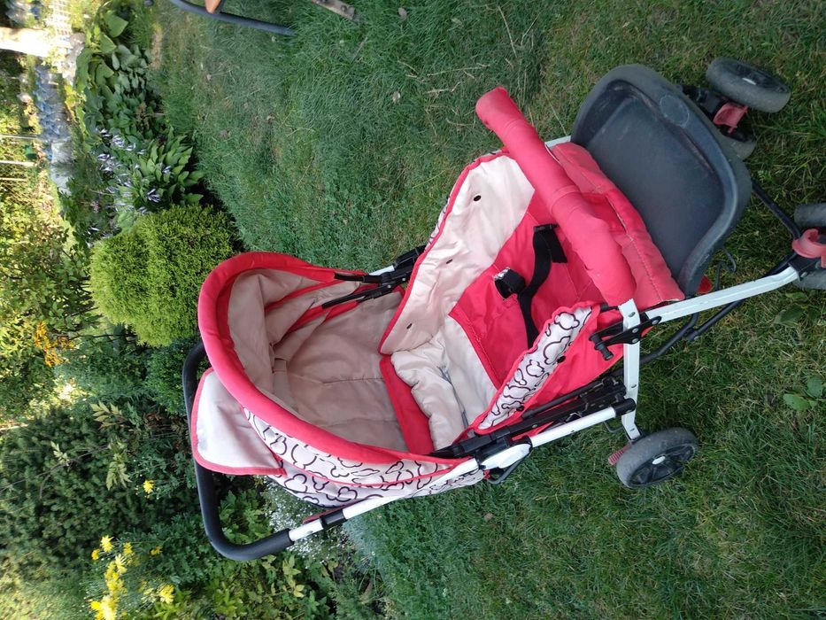 Продам детскую прогулочную коляску.