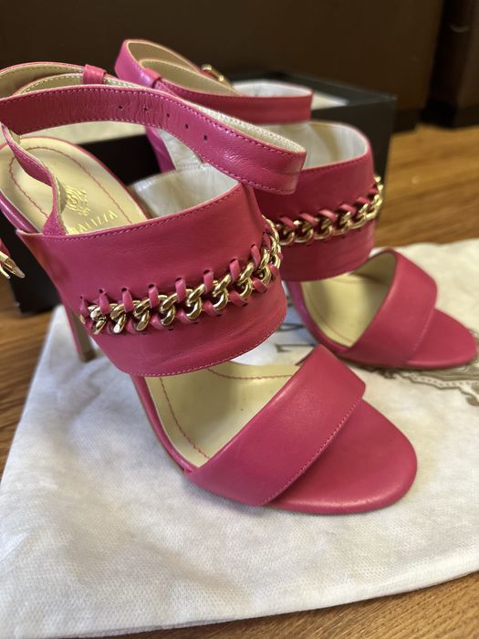 Босоножка новая