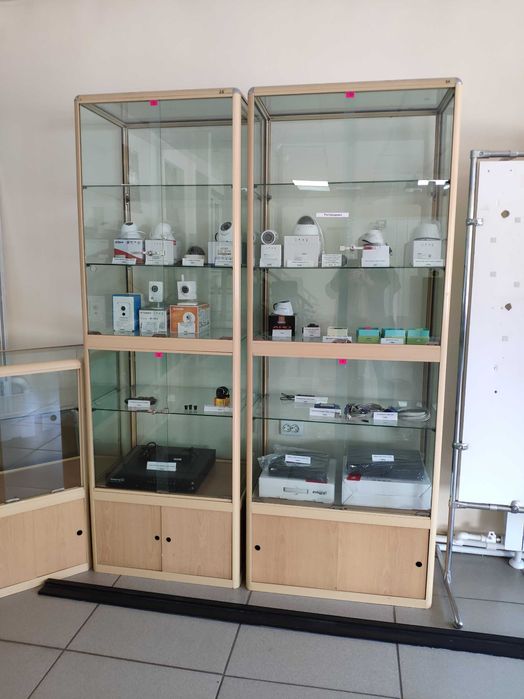 Витрины остекленные 4шт.