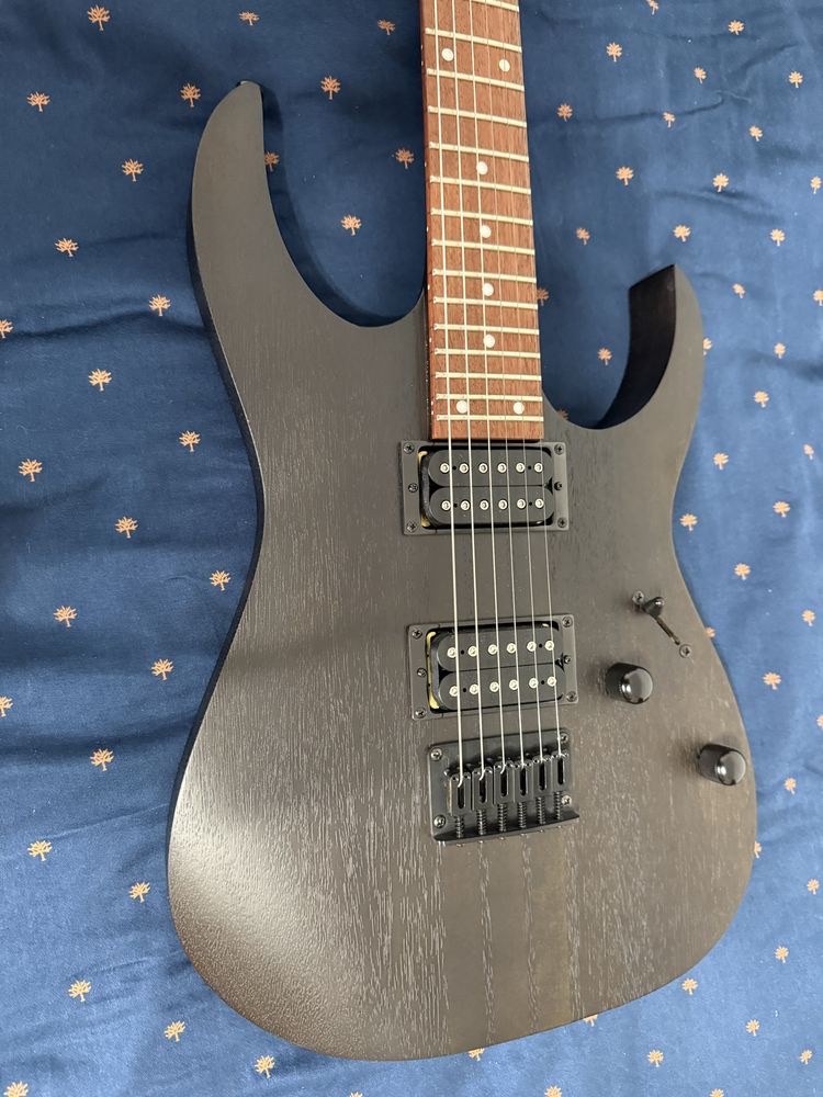 Chitara Ibanez serie RG + amplificator VOX VX15