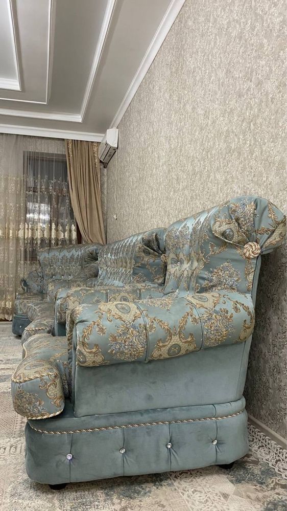 Продаю качественный диван