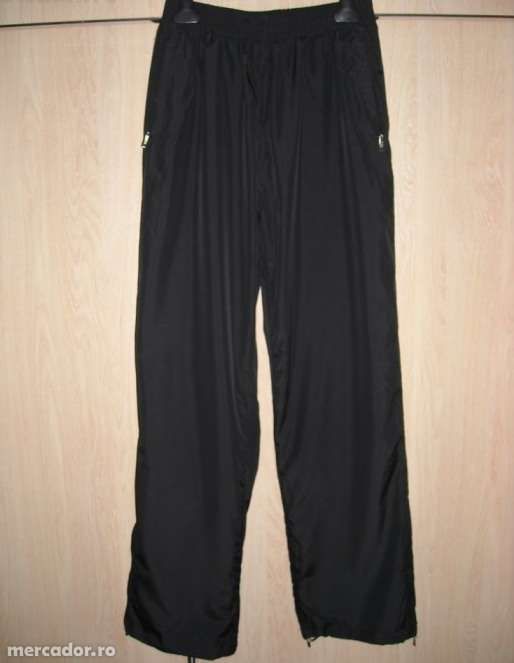 TRENING UNIVERSAL ( NOU ) bluza si pantaloni (pret negociabil)