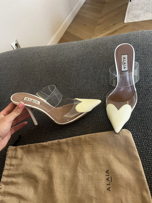 Обувки Alaia.               .