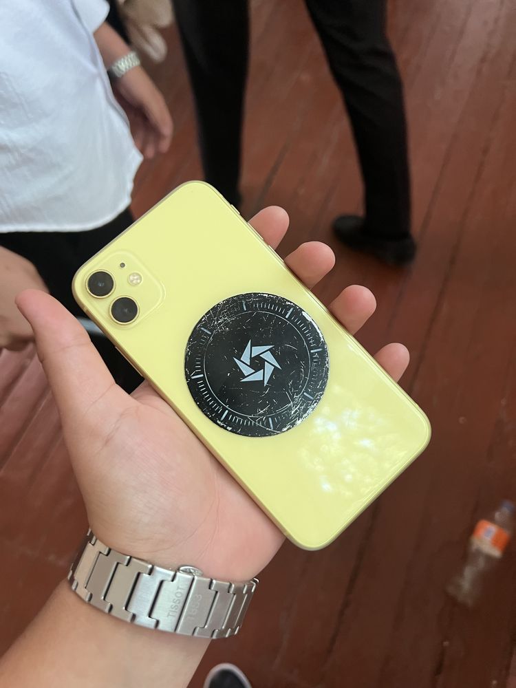 Iphone 11 ideal.