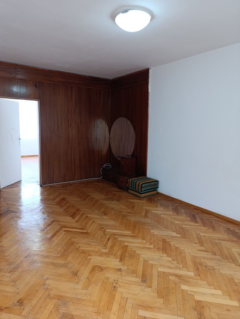 Дава се под наем Тристаен апартамент в Шумен, Център - 85 кв.м за 229.5 € - Снимка #11
