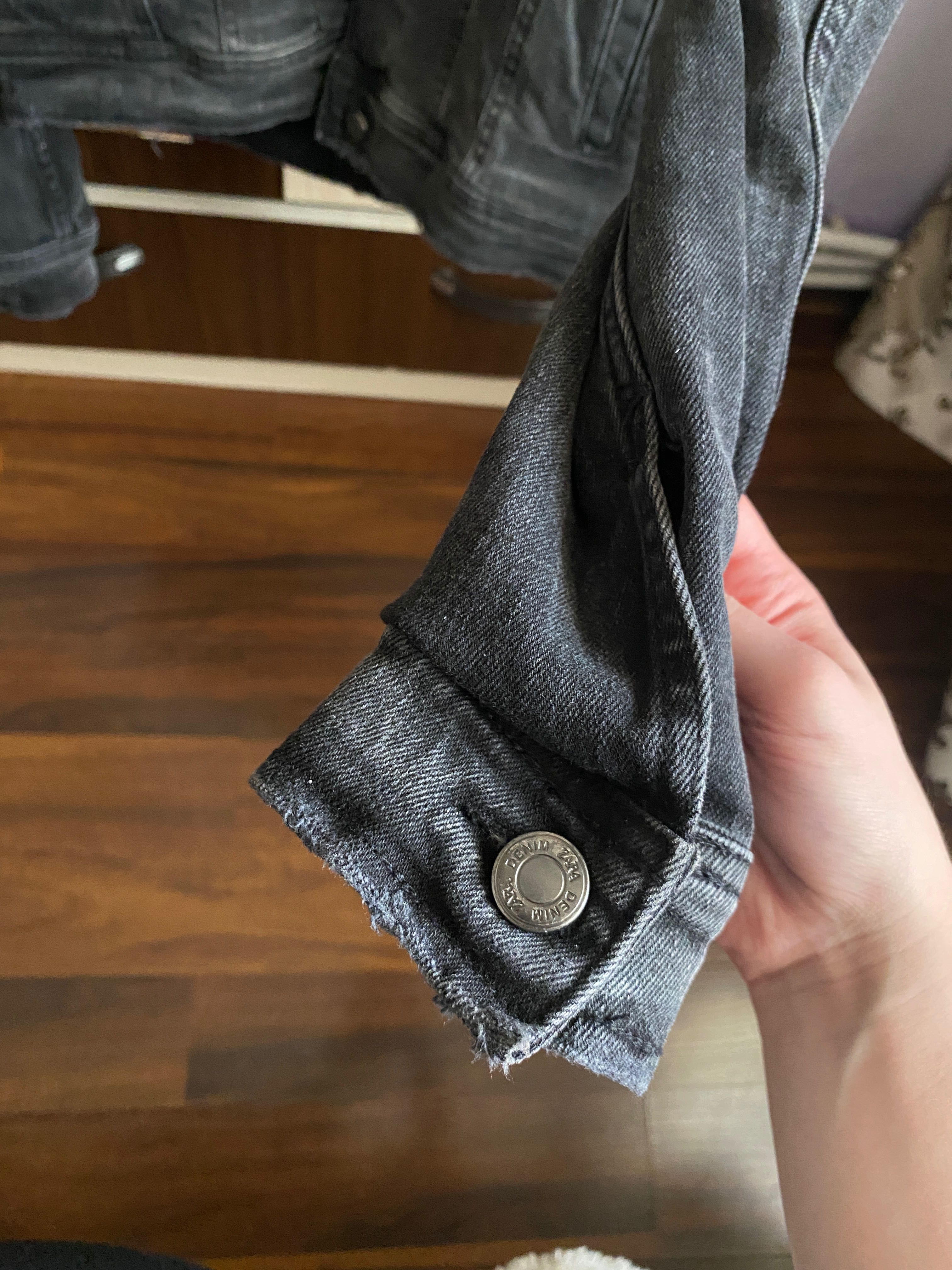 Jacheta neagra de blugi