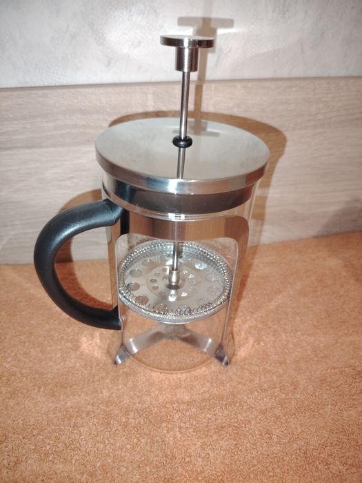 Френска преса за кафе и чай