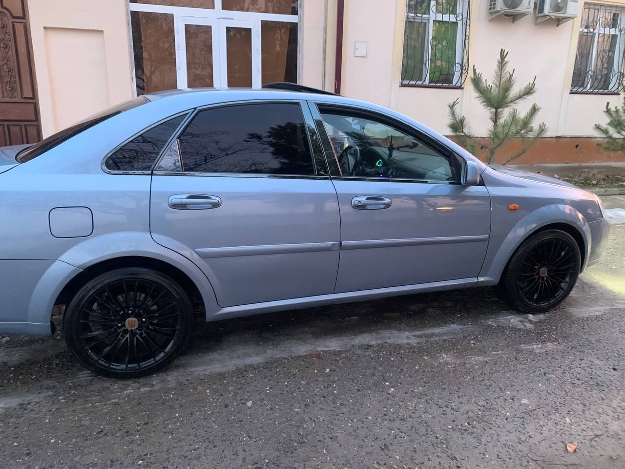 Продается лассетти 1.8 автомат  2010г