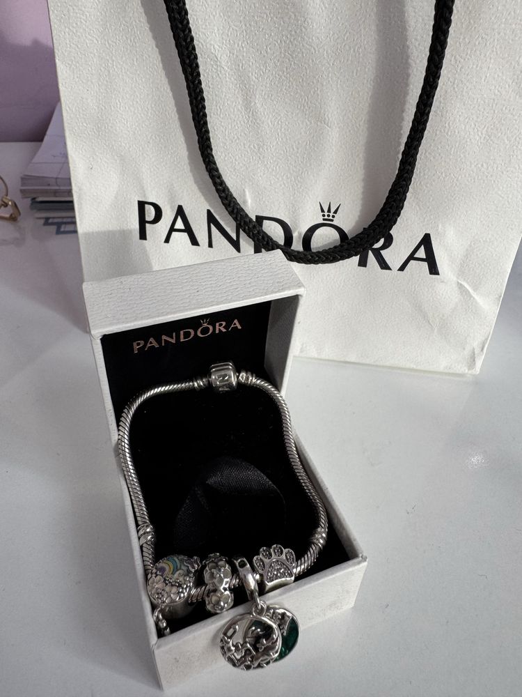 Гривна с талисмани на Pandora