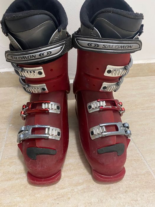 Ски обувки и ски