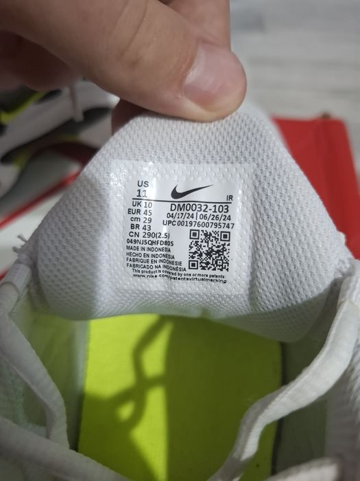 Nike TN Air Max Plus White Black Volt 

Изображенията