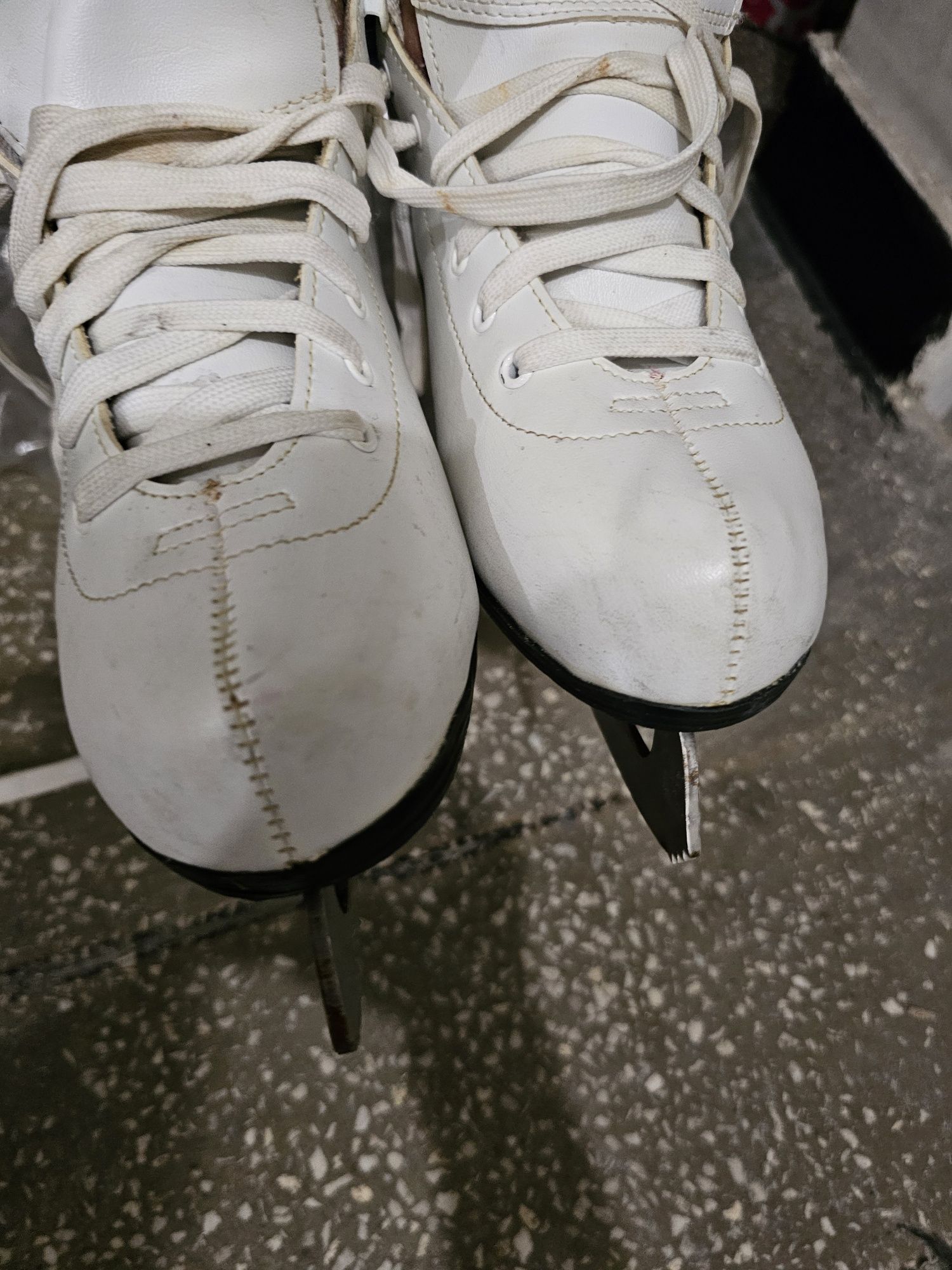Patine Roces albe noi marime 41
