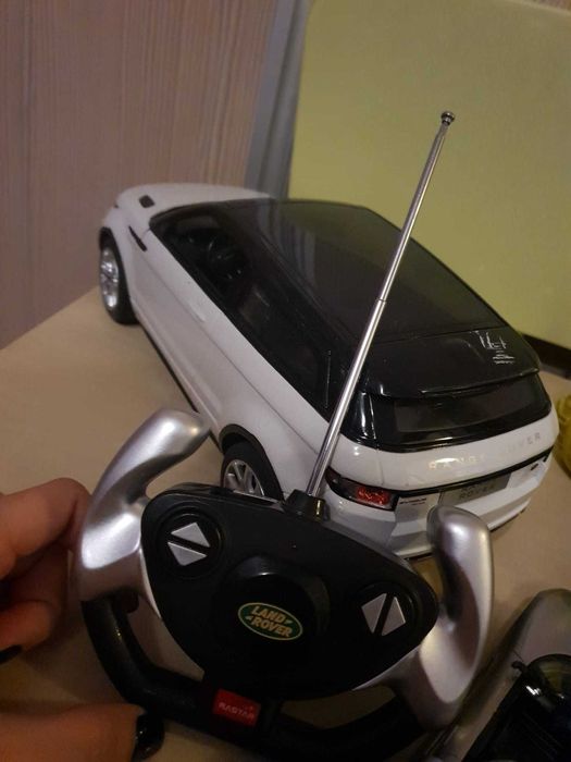 Masina cu telecomanda Land Rover