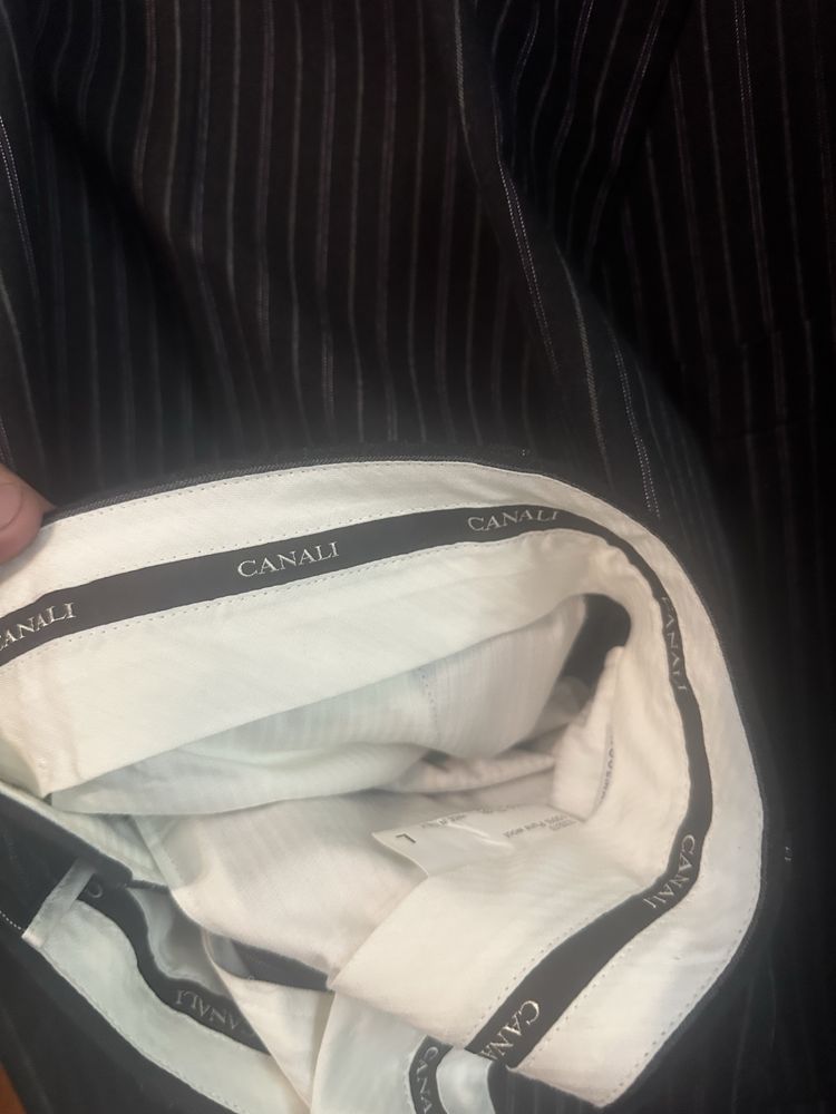Canali Pinstripe Single-Breasted Suit – Чисто нов, не е носен