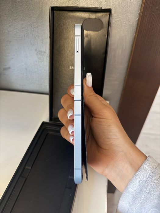 KATO НОВ! Samsung Galaxy Z Flip 6 5G 256GB