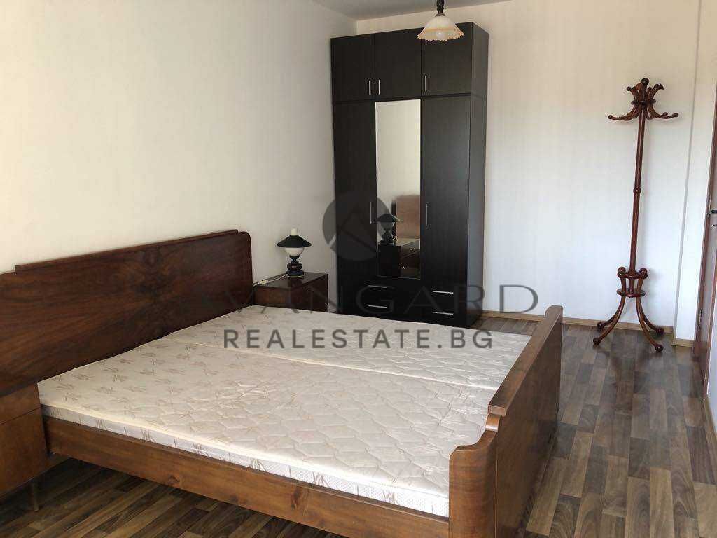 Продава се Тристаен апартамент в Пловдив, Кючук Париж - 110 кв.м за 2087 €/кв.м - Снимка #4