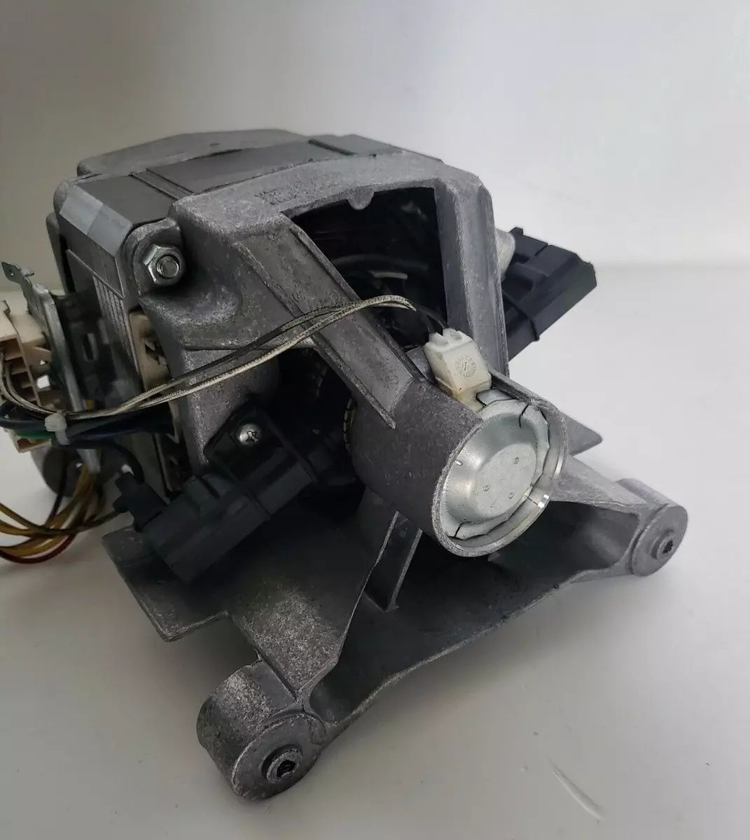 Продавам Мотор за Пералня AEG 7kg
