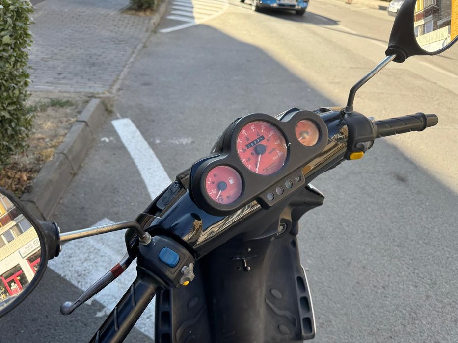 Vând scuter peugeot