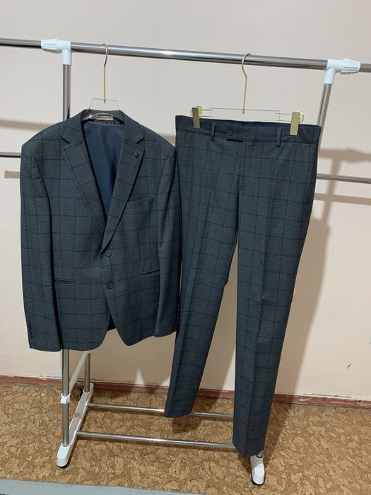 Костюм Мужской срочно продаётся