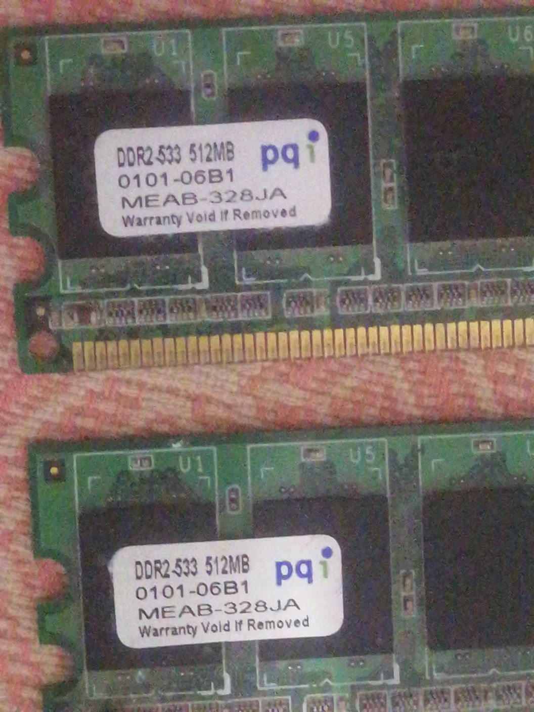 продам ДВЕ ПЛАНКИ оперативной памяти ddr2 цена договорная.