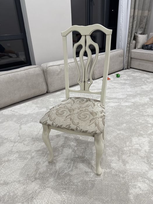 Стол со стульями