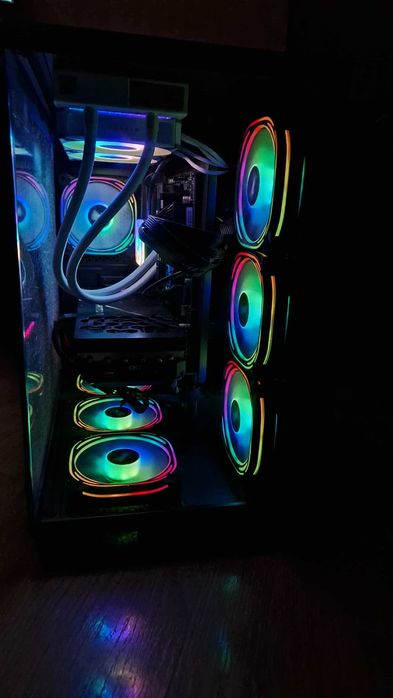 Vand PC Intel i7 14700k, RTX 4070 Ti, 32GB DDR5, SSD 1TB, SSD 2TB