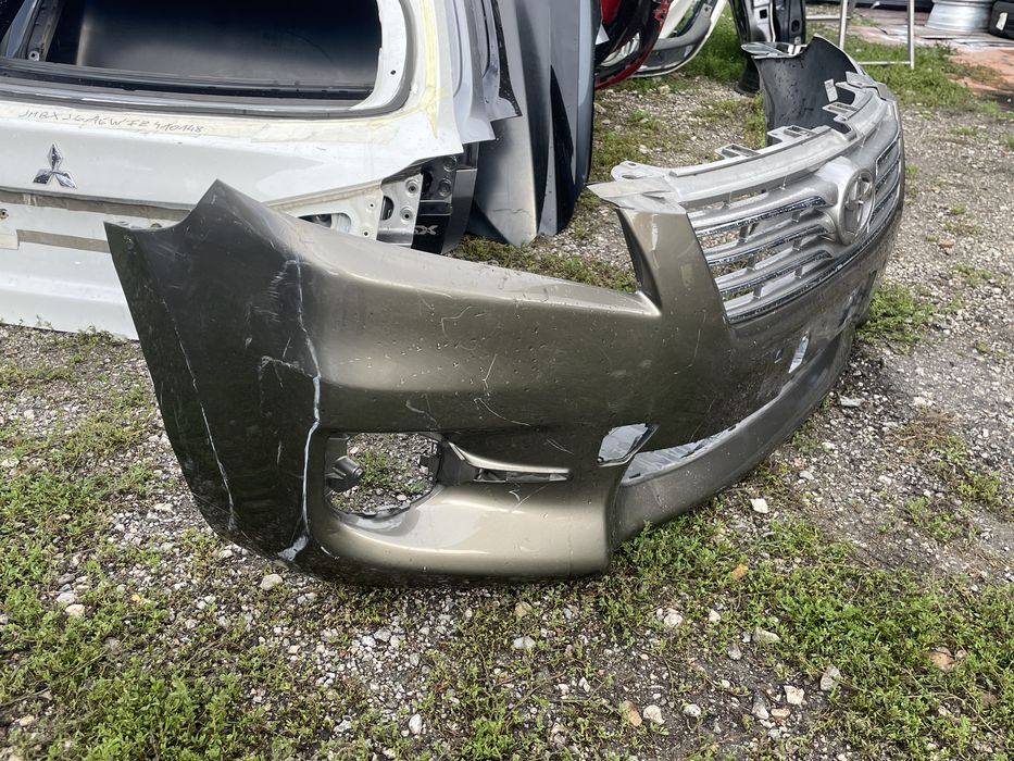 Предна броня Toyota Rav-4 III с Решетка
