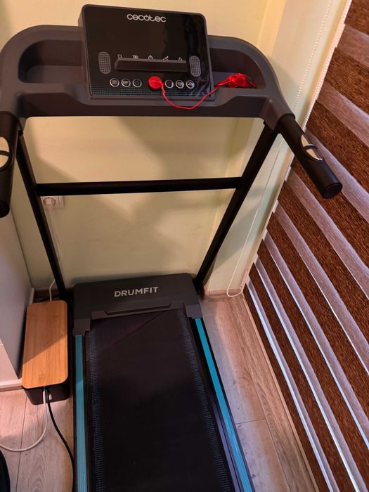 Бягаща пътека Cecotec 600W – сгъваема, 12 програми