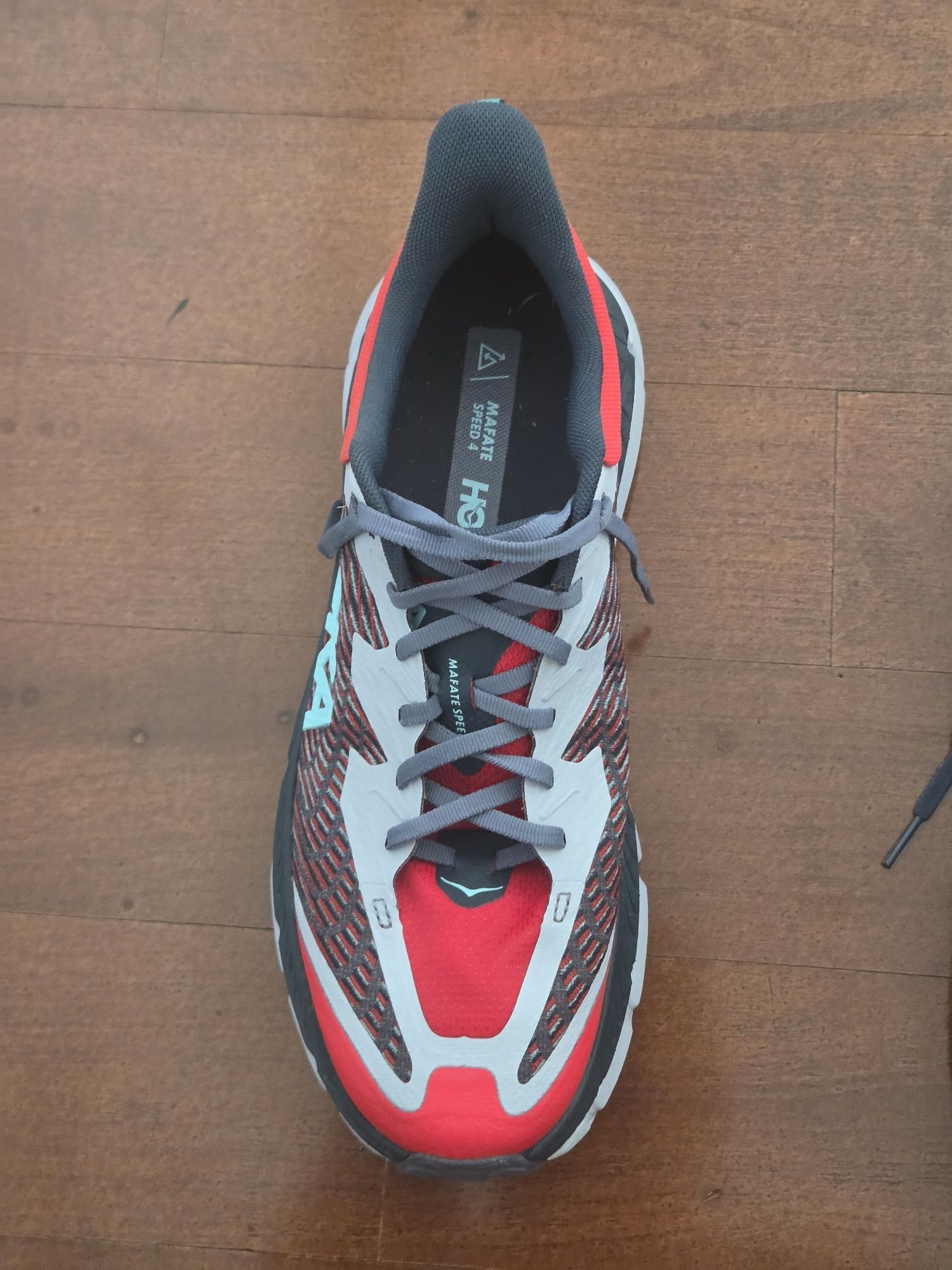 Vând adidași  Hoka mafate speed  4