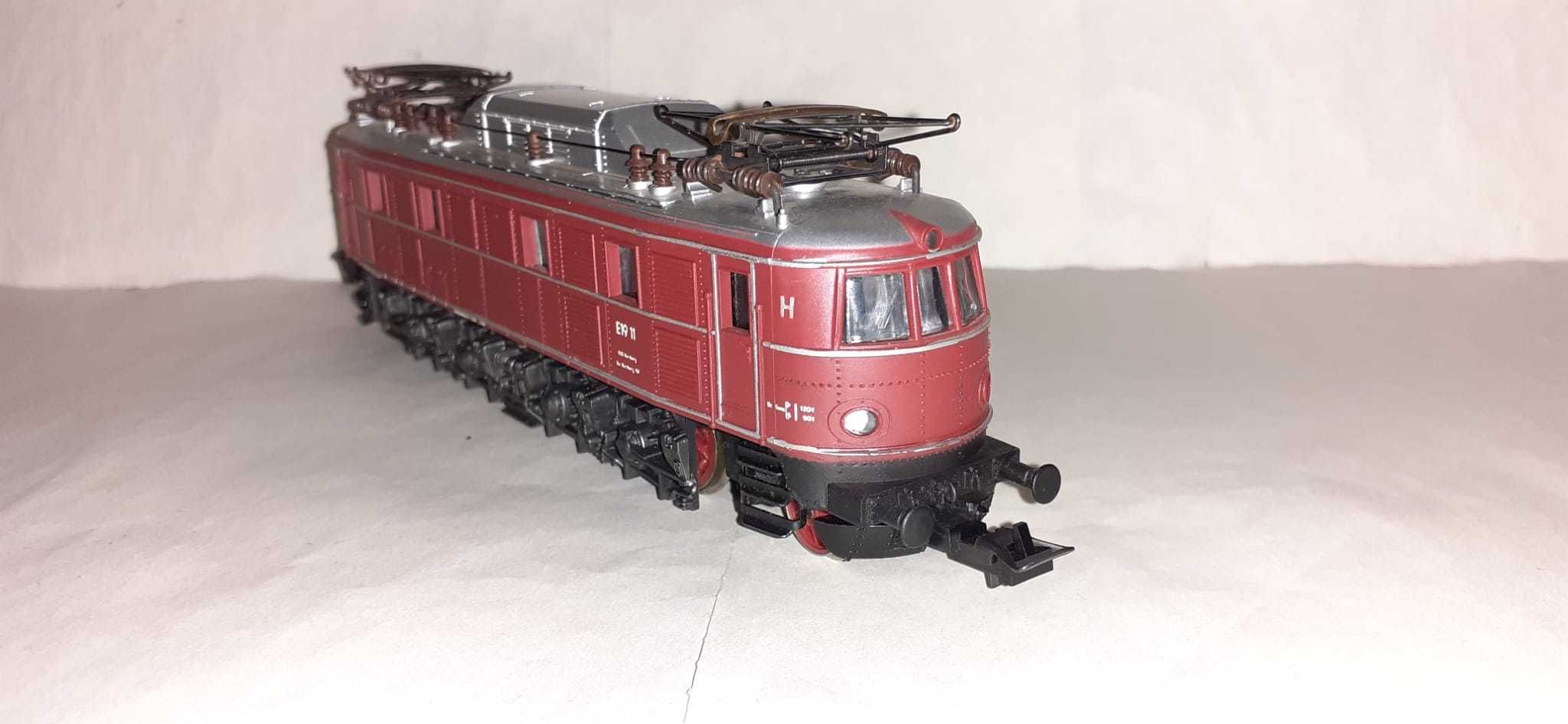 Locomotiva Rivarossi E19 scara HO trenulet electric