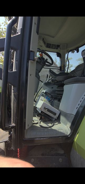 Tractor Claas Arion 530