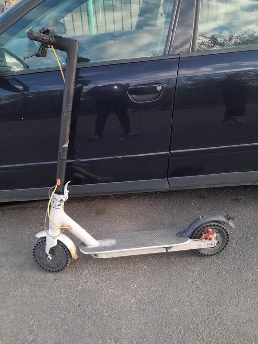 Vând trotineta xiaomi