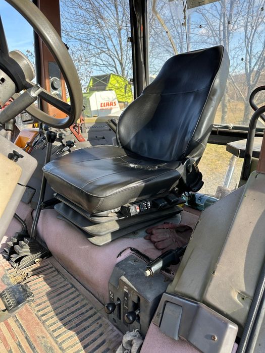 Vînd tractor Renault