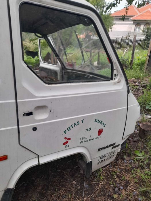 Diferite piese nissan trade 100