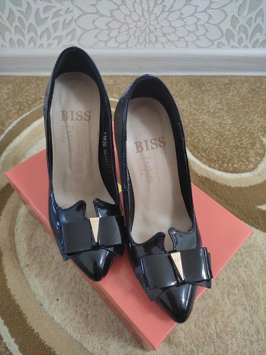 Продам женские туфли