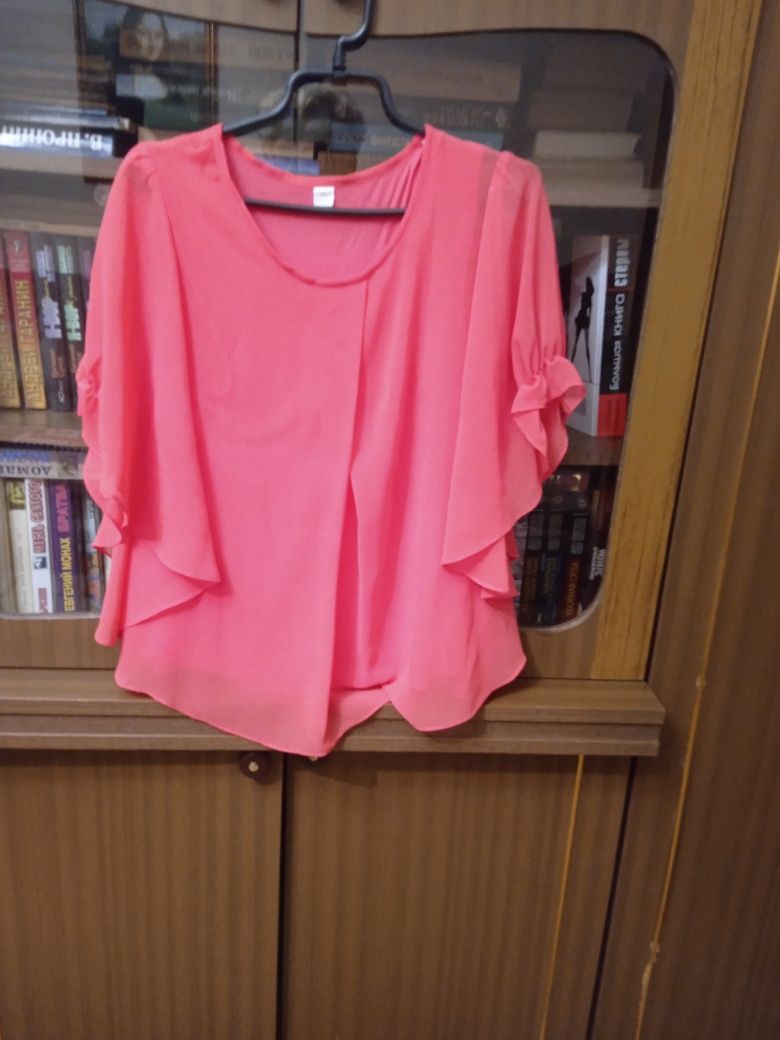 Продаю блузку,шифон,ярко розовая,50 размер,нарядная