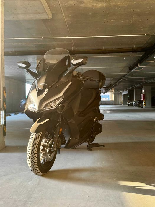Honda Forza 350 (2024) – 3.400 km, stare impecabilă