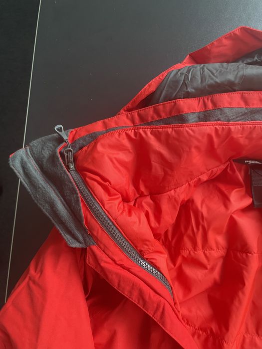 Vand geaca barbati The North Face 2-1  mar L - noua !