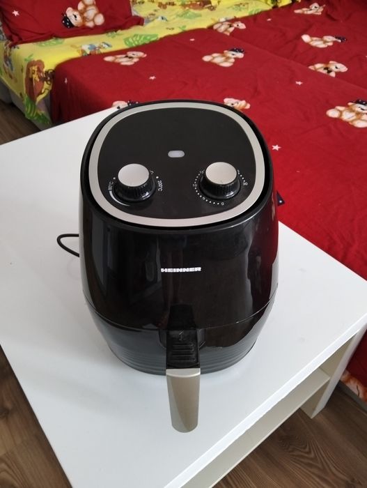 Vând friteuza Heinner,noua,nefolosita niciodată