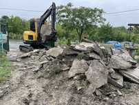 Incarcare evacuare moluz, transport basculabil miniexcavator