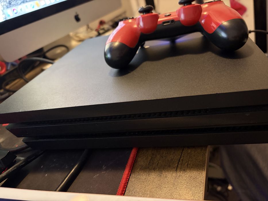 Consola Playstation 4 pro (ps4 pro) plus jocuri