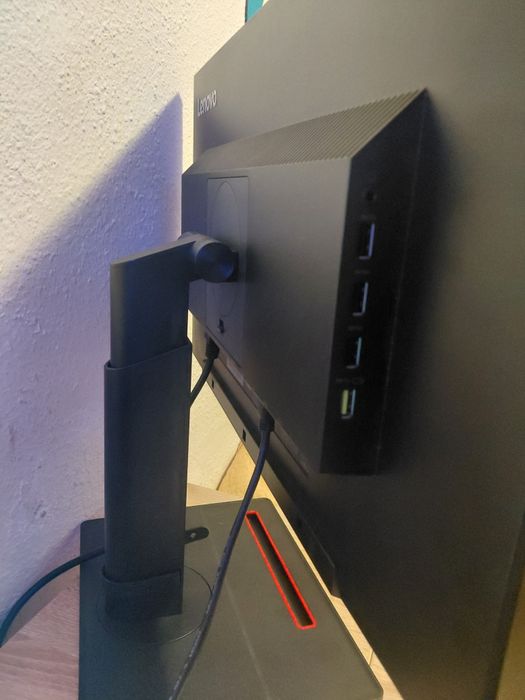 monitor profesional lenovo 24 inch