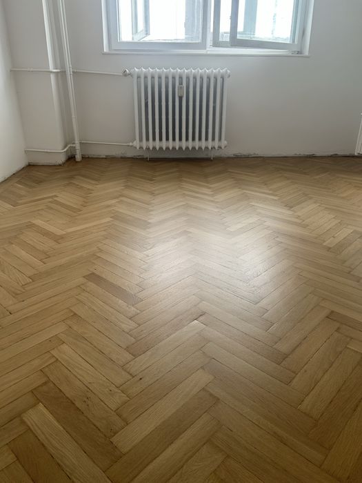 Rașchetat montaj insertizat parchet masiv Montaj plinte duropolimer