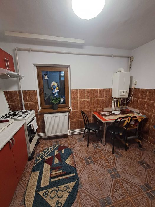 Închiriez apartamet cu 2 camere semidecomandat